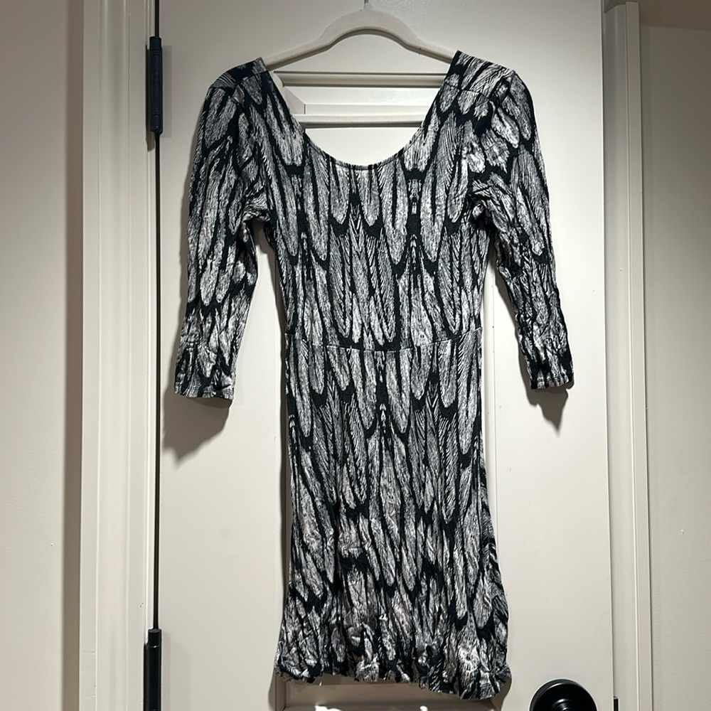 Express Quarter-Sleeve Leaves-Print Jersey Stretch Dress in Size Small
